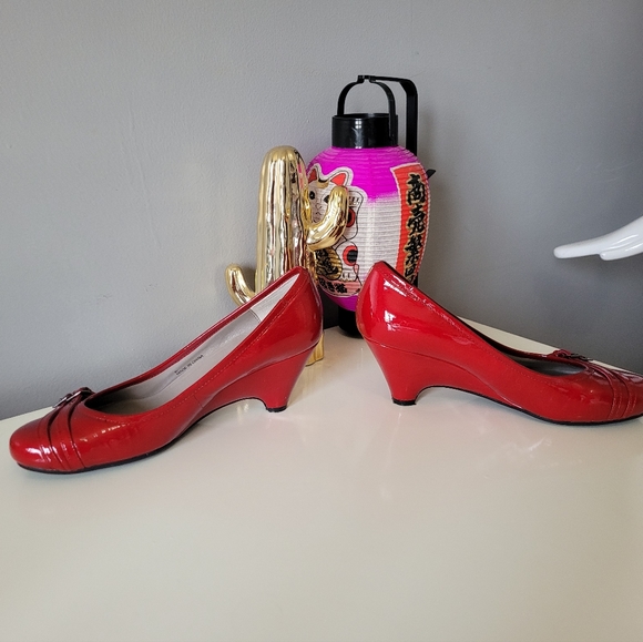 Me Too Red Wedges, GUC, Size 6 - Picture 3 of 8